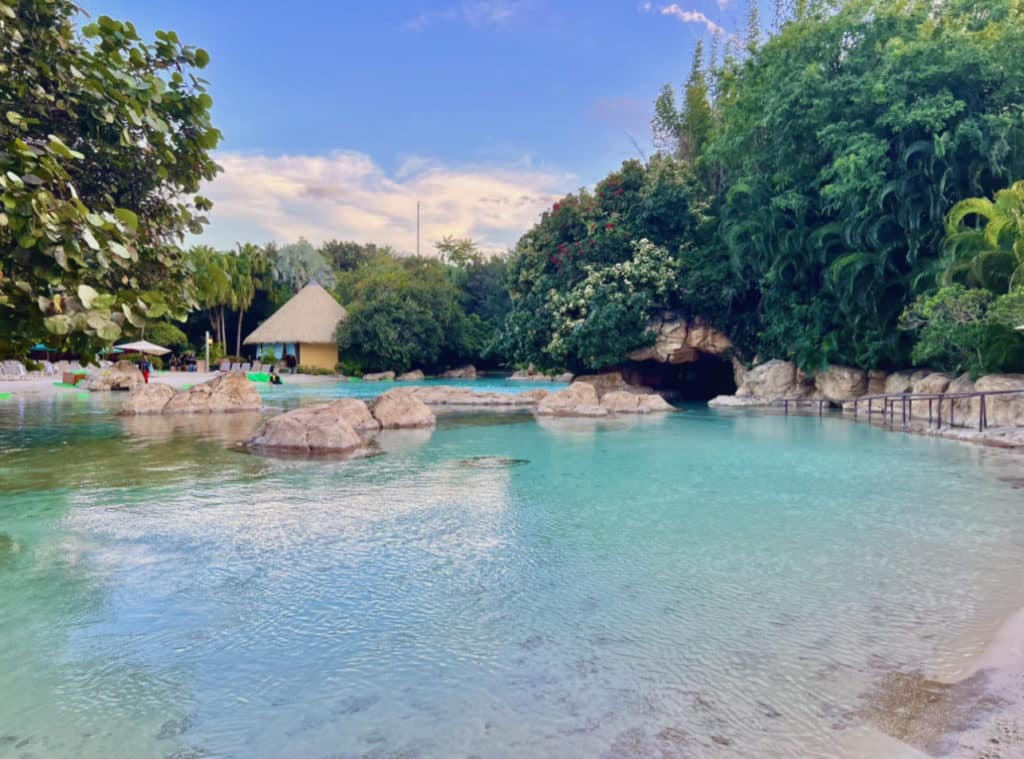 Insider's guide to discovery cove, serenity bay